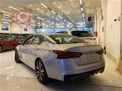 نيسان ألتيما